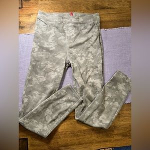 Spanx Camo Jeggings | Medium | Very Good Condition